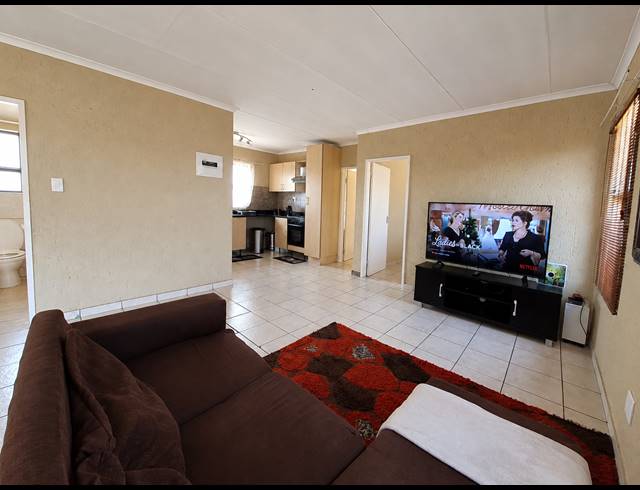 2 BEDROOM FLAT FOR SALE IN THREE RIVERS